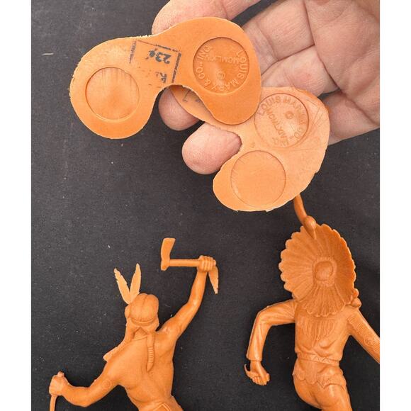 4 VINTAGE 1964 LOUIS MARX Large 6” Cowboys & INDIAN PLASTIC FIGURES - Picture 8 of 11